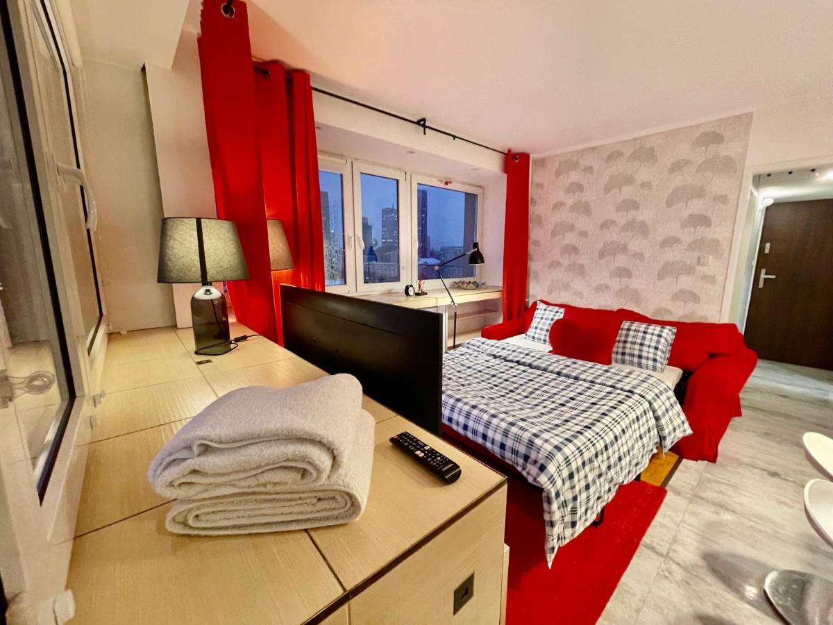 Metro Wifi 300mbs 65'tv Netflix Hbo Appletv+ Appartement Warschau